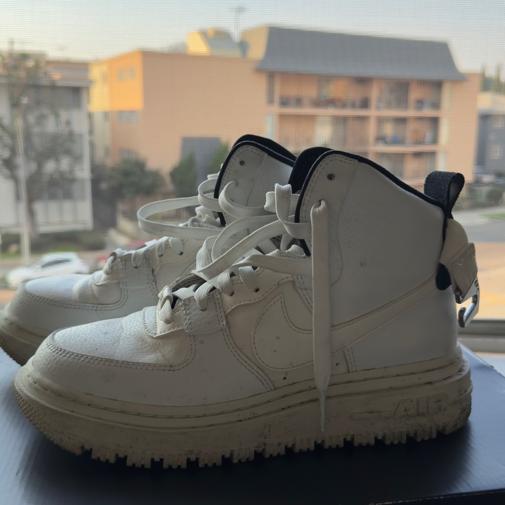 Air force 1 HI UT 2.0
Size 7, eur- 38
Color -White